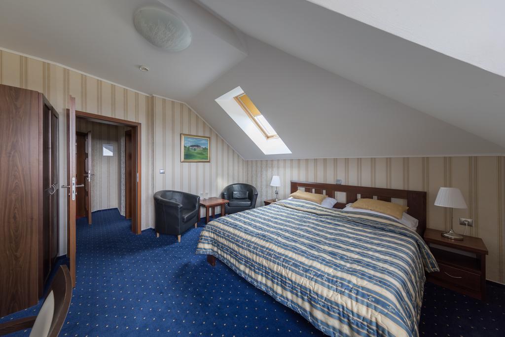 Hotel Krusnohorsky Dvur Cínovec Eksteriør bilde